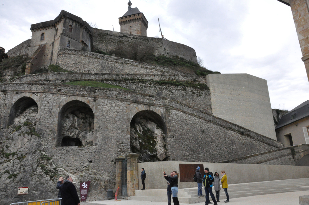 Un béton contemporain au service du château médiéval de Foix