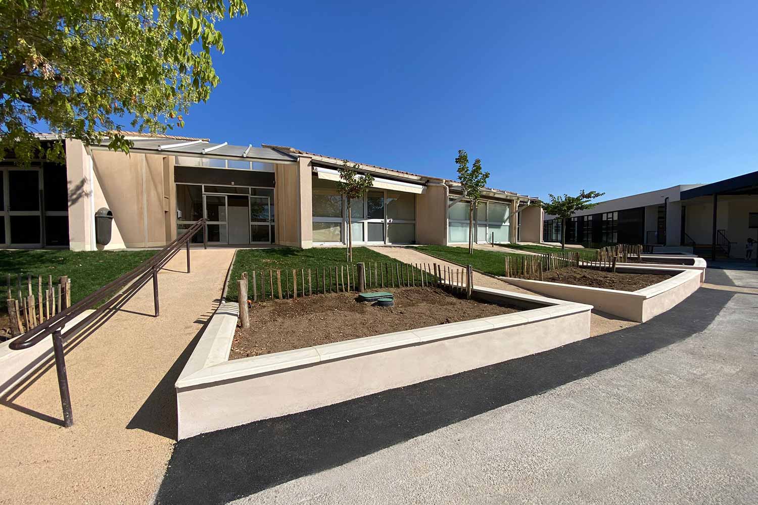 Une meilleure perméabilité des cours d’écoles à Vendargues grâce au béton Pervia®